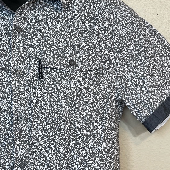 Ecko Men’s Grey and White Floral Short Sleeve Shirt Small - Picture 2 of 7